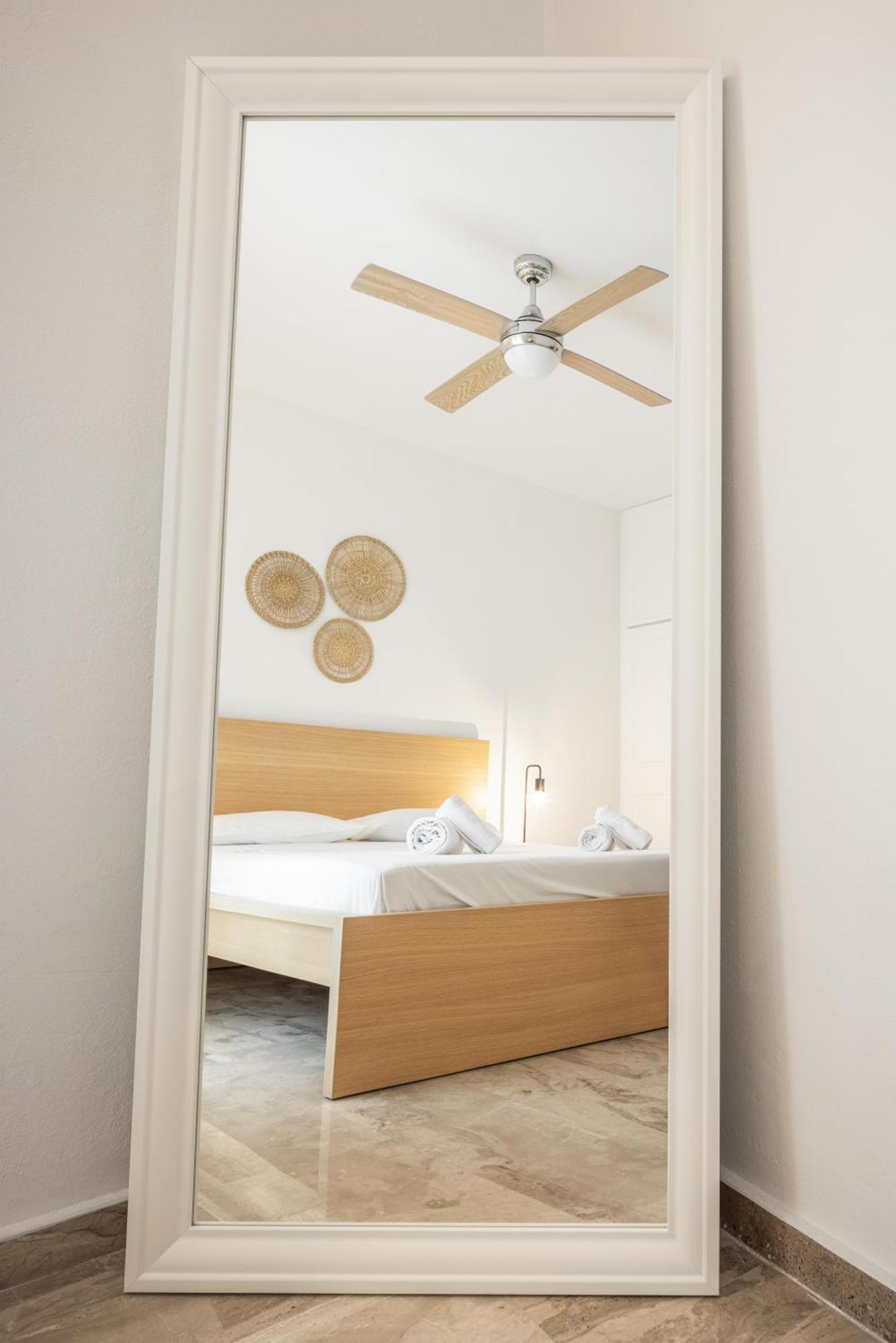 Minimalist Apartment Near The Airport And The City Center Kanali  Exterior photo